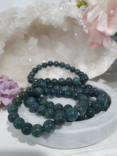 Load image into Gallery viewer, Forest Floor" Moss Agate Beaded Bracelet Crystal Gemstone Stone

7.5inch with 8mm beads. 

INSPIRES GROUNDING AND TRANSFORMATION 

Lovely Moss Agate Gemstone Beaded Bracelet.  Intuitively (Ramdomly) chosen.
