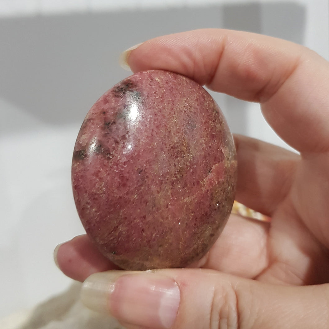 rhodonite palm stone