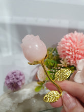 Load image into Gallery viewer, Rose Flower Rose Quartz Crystal Carving with gold stem.

Promotes Unconditional Love and Harmony

Beautiful Rose Quartz Flower / Rose Crystal Carving with gold stem and leaves.
