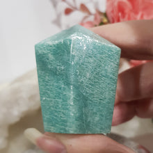 Load image into Gallery viewer, amazonite-crystal-cupcake-carving
