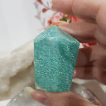 Load image into Gallery viewer, amazonite-crystal-cupcake-carving
