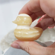 Load image into Gallery viewer, Duck Orange Calcite large carving 50mm 3
