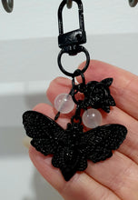Load image into Gallery viewer, "THE LIGHTSEEKER" Metal Moth Keyring Key chain with Quartz Beads Stone Crystal Key Ring 

INSPIRES GUIDANCE AND TRANSFORMATION

Carry a little Light wherever life takes you!

Gorgeous black coloured metal Moth Keyring Key ring with rose charm, beaded with Quartz.


