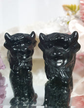Load image into Gallery viewer, Highland Cow Black Obsidian Crystal Carving Stone.

INSPIRES PROTECTION AND BALANCE

Beautiful polished Black Obsidian Highland Cow Crystal Carving Stone. 
