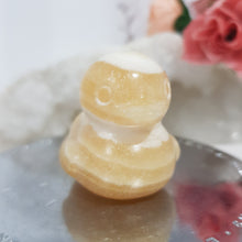 Load image into Gallery viewer, Duck Orange Calcite large carving 50mm 3
