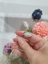 Load image into Gallery viewer, Rose Flower Sodalite Crystal Carving with silver stem.

Promotes Emotional Balance

Sodalite Flower / Rose Crystal Carving with silver stem and leaves.
