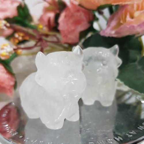 highland-cow-quartz-animal-crystal-carving