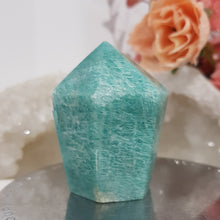 Load image into Gallery viewer, amazonite-crystal-cupcake-carving
