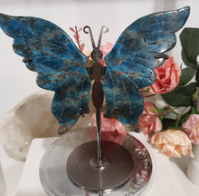 Load image into Gallery viewer, butterfly wings apatite crystal
