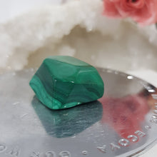 Load image into Gallery viewer, malachite crystal freeform stone 35mm 4
