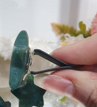 Load image into Gallery viewer, Star Car Clip Moss Agate Stone Crystal Carving Stone

Inspires Joy and Grounding

Lovely Star Moss Agate Crystal Car Clip.  Decorative Clip for Car Vent. 


