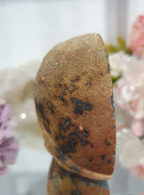 Load image into Gallery viewer, Agate Geode Polished Crystal Stone

SOOTHES AND GROUNDS

Beautiful polished Agate Geode Crystal with lovely druzy!.     


