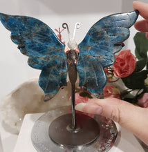 Load image into Gallery viewer, butterfly wings apatite crystal
