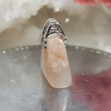 Load image into Gallery viewer, Handbag Flower Agate Crystal Carving Stone 20mm 3 hand bag
