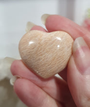 Load image into Gallery viewer, Peach Moonstone Crystal Carving Stone.

Calms and Balances

Gorgeous cute Peach Moonstone Heart Crystal Carving Stone. 



