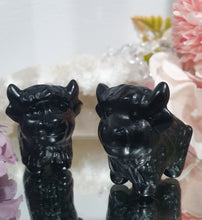 Load image into Gallery viewer, Highland Cow Black Obsidian Crystal Carving Stone.

INSPIRES PROTECTION AND BALANCE

Beautiful polished Black Obsidian Highland Cow Crystal Carving Stone. 
