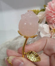 Load image into Gallery viewer, Rose Flower Rose Quartz Crystal Carving with gold stem.

Promotes Unconditional Love and Harmony

Beautiful Rose Quartz Flower / Rose Crystal Carving with gold stem and leaves.    
