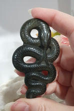 Load image into Gallery viewer, Golden Obsidian Snake Animal Crystal Carving Stone

Inspires Protection and balance
