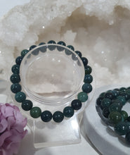Load image into Gallery viewer, Forest Floor" Moss Agate Beaded Bracelet Crystal Gemstone Stone

7.5inch with 8mm beads. 

INSPIRES GROUNDING AND TRANSFORMATION 

Lovely Moss Agate Gemstone Beaded Bracelet.  Intuitively (Ramdomly) chosen.
