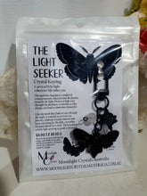 Load image into Gallery viewer, "THE LIGHTSEEKER" Metal Moth Keyring Key chain with Quartz Beads Stone Crystal Key Ring 

INSPIRES GUIDANCE AND TRANSFORMATION

Carry a little Light wherever life takes you!

Gorgeous black coloured metal Moth Keyring Key ring with rose charm, beaded with Quartz.



