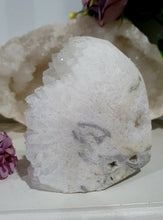 Load image into Gallery viewer, Quartz Crystal Cluster Stone. Inspires Power, Purity and Spirituality
