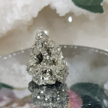 Load image into Gallery viewer, Pyrite Crystal Cluster raw 30mm 4
